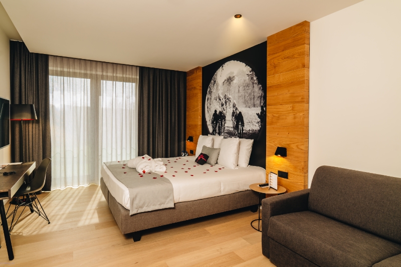 R hotel experiences